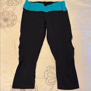 Lululemon Black and Teal Cropped Leggings